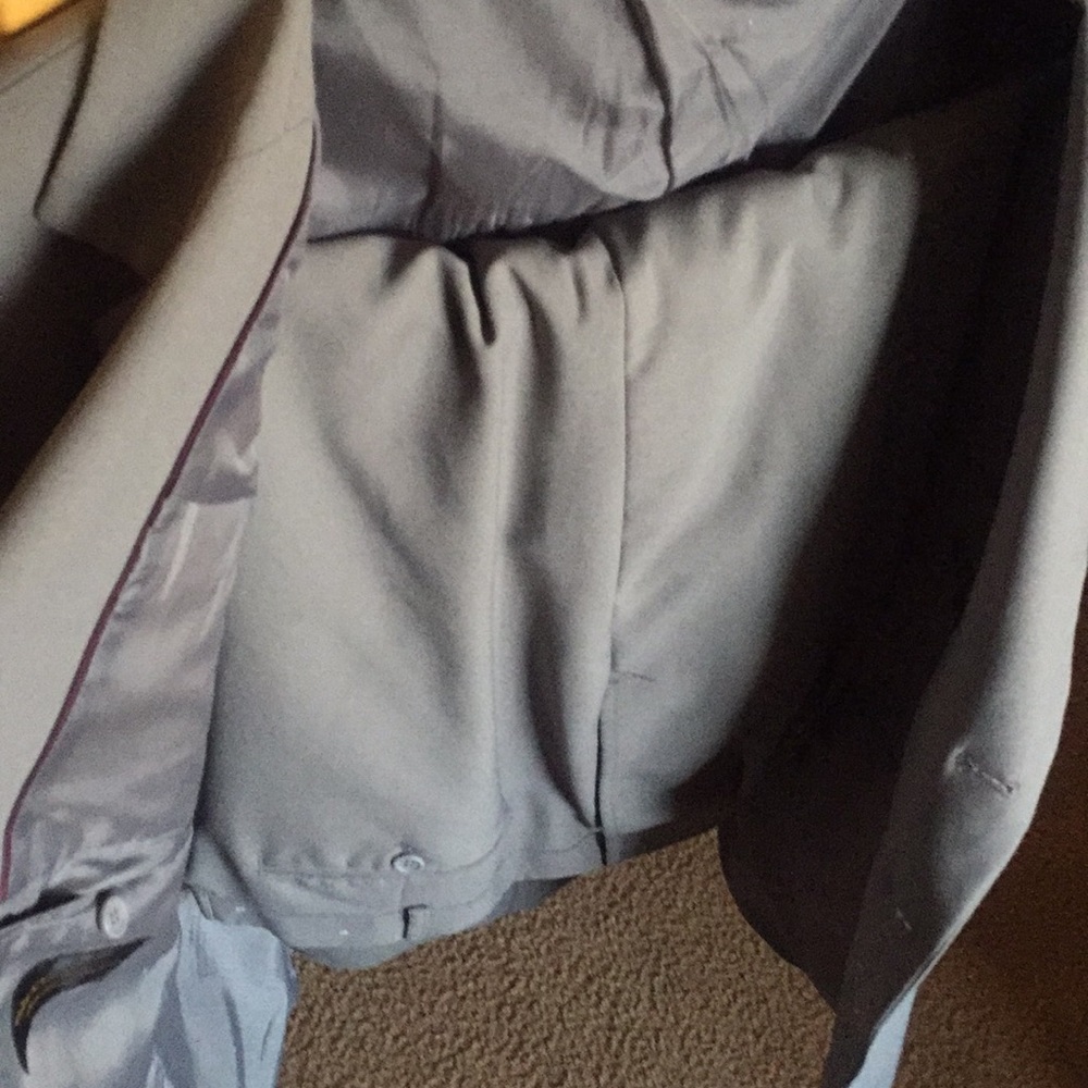 Suit - Picture 4 of 7